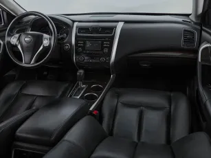 Nissan  10