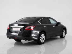 Nissan  4