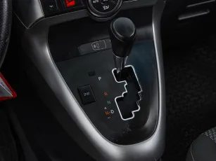 Toyota  16