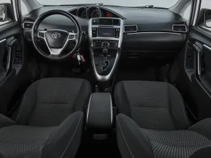 Toyota  8