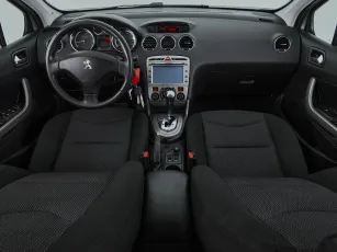 Peugeot  8