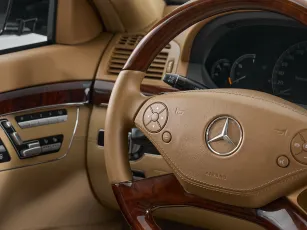 Mercedes-Benz  12