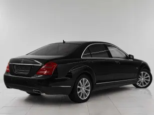 Mercedes-Benz  6