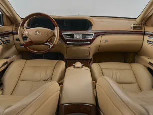 Mercedes-Benz  9