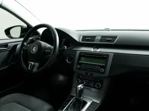 Volkswagen  8