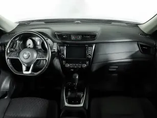Nissan  11