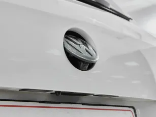 Volkswagen  8