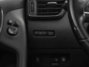 Nissan  15