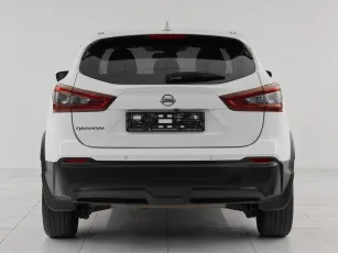 Nissan  5