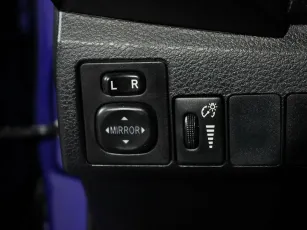 Toyota  16