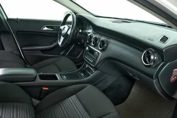 Mercedes-Benz  12