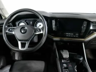 Volkswagen  8
