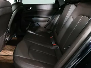 Kia  9