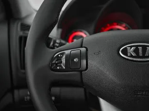 Kia  11