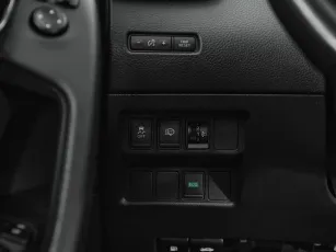 Nissan  15