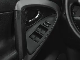 Toyota  12