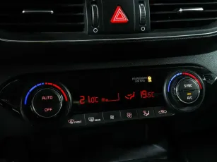 Kia  12