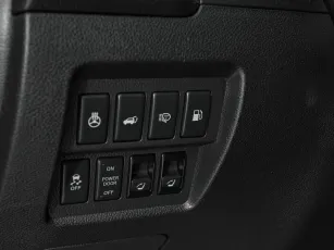 Nissan  17