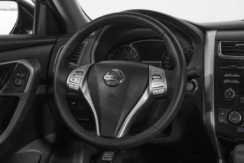 Nissan  10