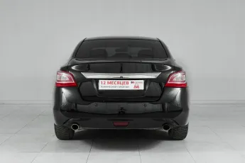 Nissan  5