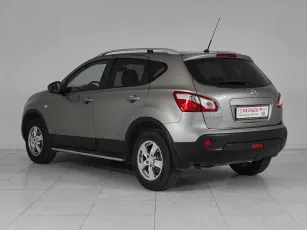 Nissan  4