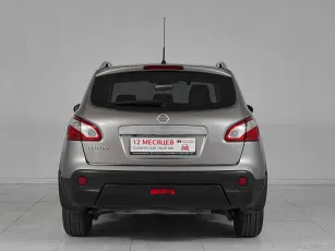 Nissan  5