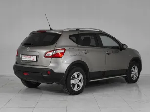 Nissan  6