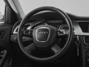 Audi  9
