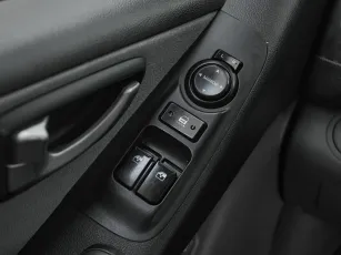 Hyundai  12