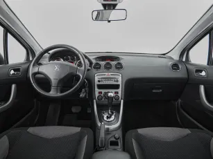 Peugeot  8