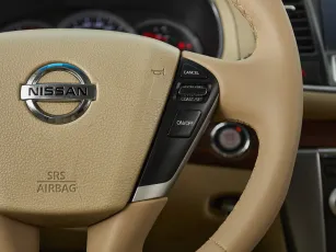 Nissan  12