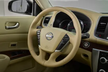 Nissan  11
