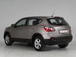 Nissan  4