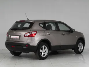 Nissan  6