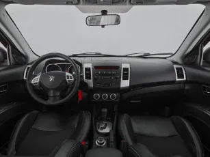 Peugeot  8
