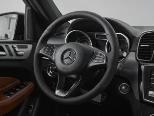 Mercedes-Benz  11