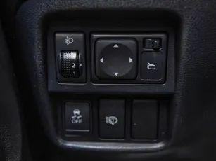 Nissan  15