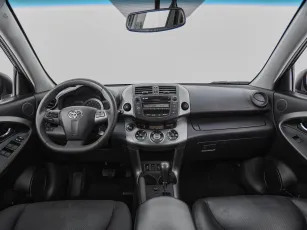 Toyota  8