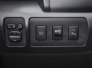 Toyota  16