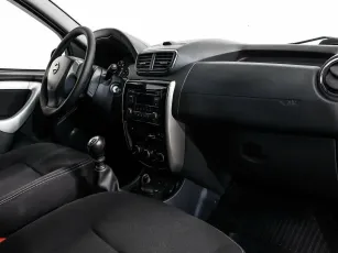 Nissan  5