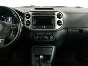 Volkswagen  8