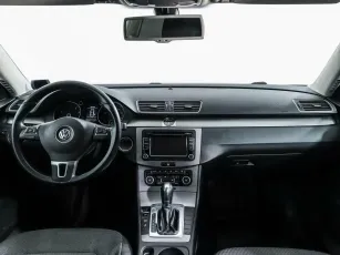 Volkswagen  8