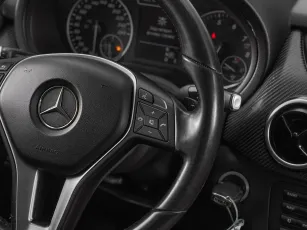 Mercedes-Benz  12