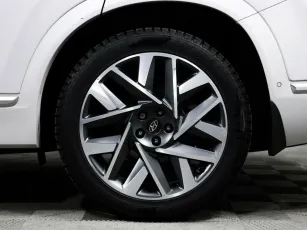 Hyundai  7