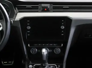 Volkswagen  8