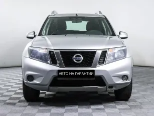 Nissan  2