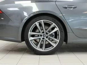Audi  8