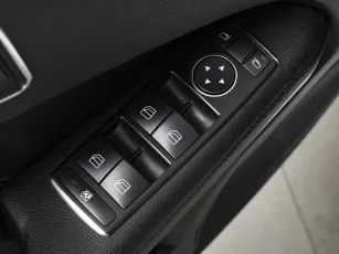 Mercedes-Benz  11