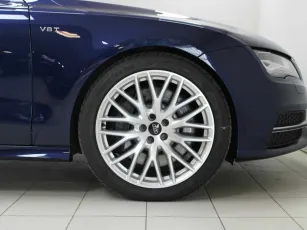 Audi  8