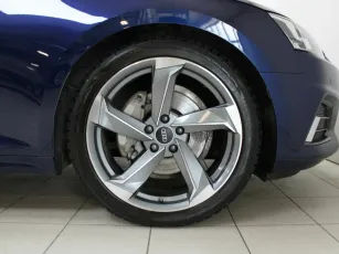 Audi  9